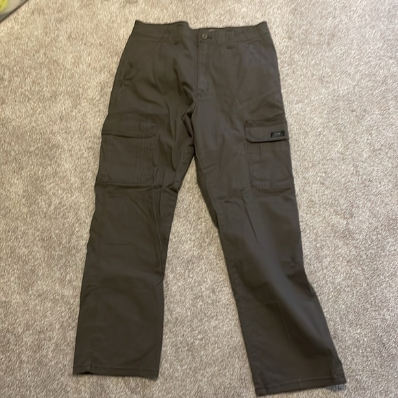 NWT Men’s Wrangler Five Star relaxed fit cargo pants - Picture 2 of 7